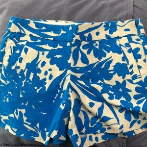 J Crew shorts. Size 6. Side zip with hook and eye closure. 100% cotton.